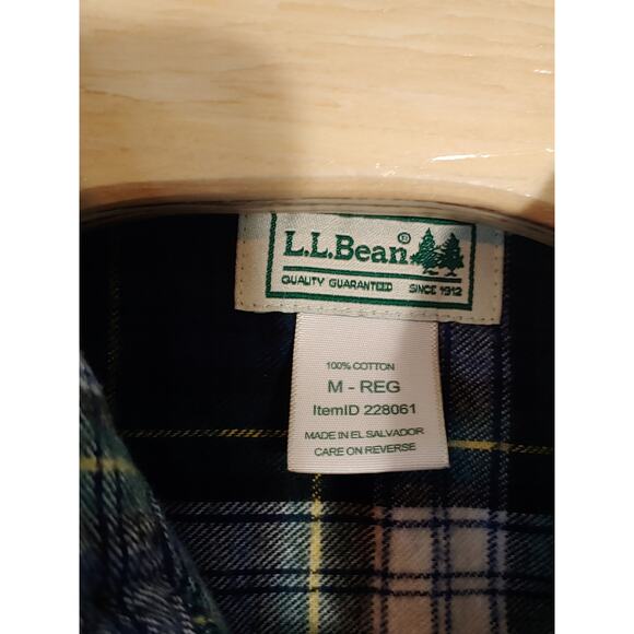 LL Bean Traditional Fit Flannel Size M - Picture 2 of 3